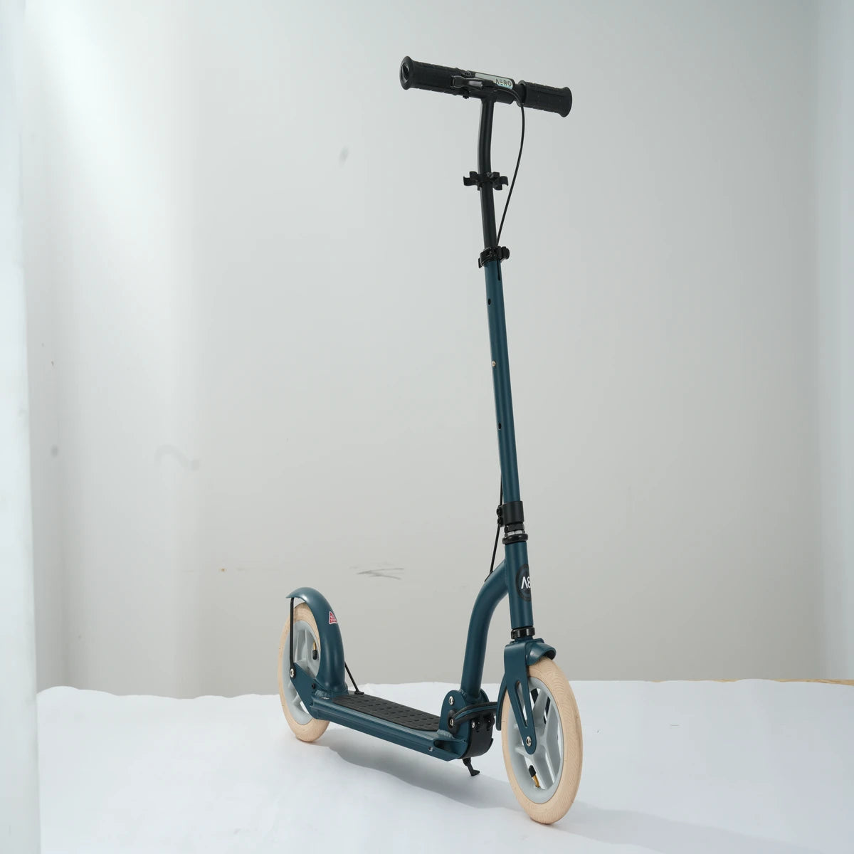 Aero Air Scooter with Pneumatic tires A8-Emerald