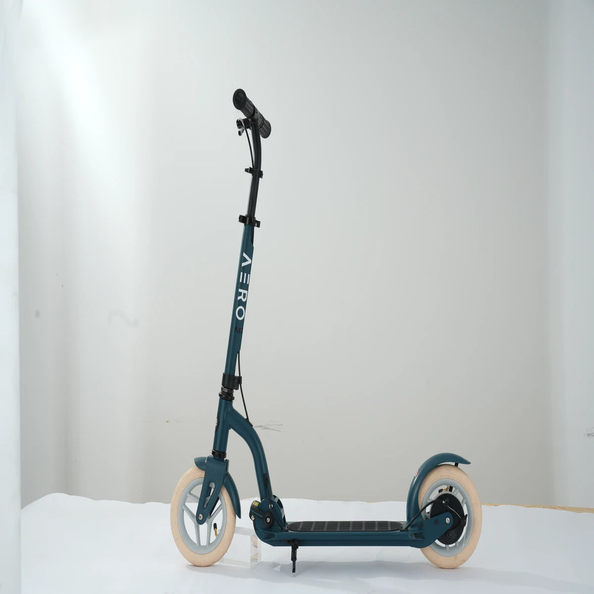 Aero Air Scooter with Pneumatic tires A8-Emerald