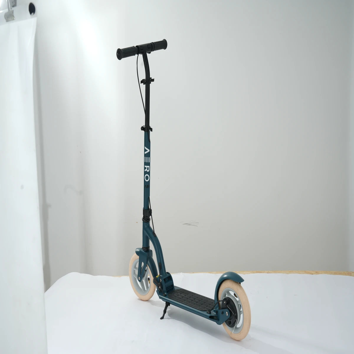 Aero Air Scooter with Pneumatic tires A8-Emerald