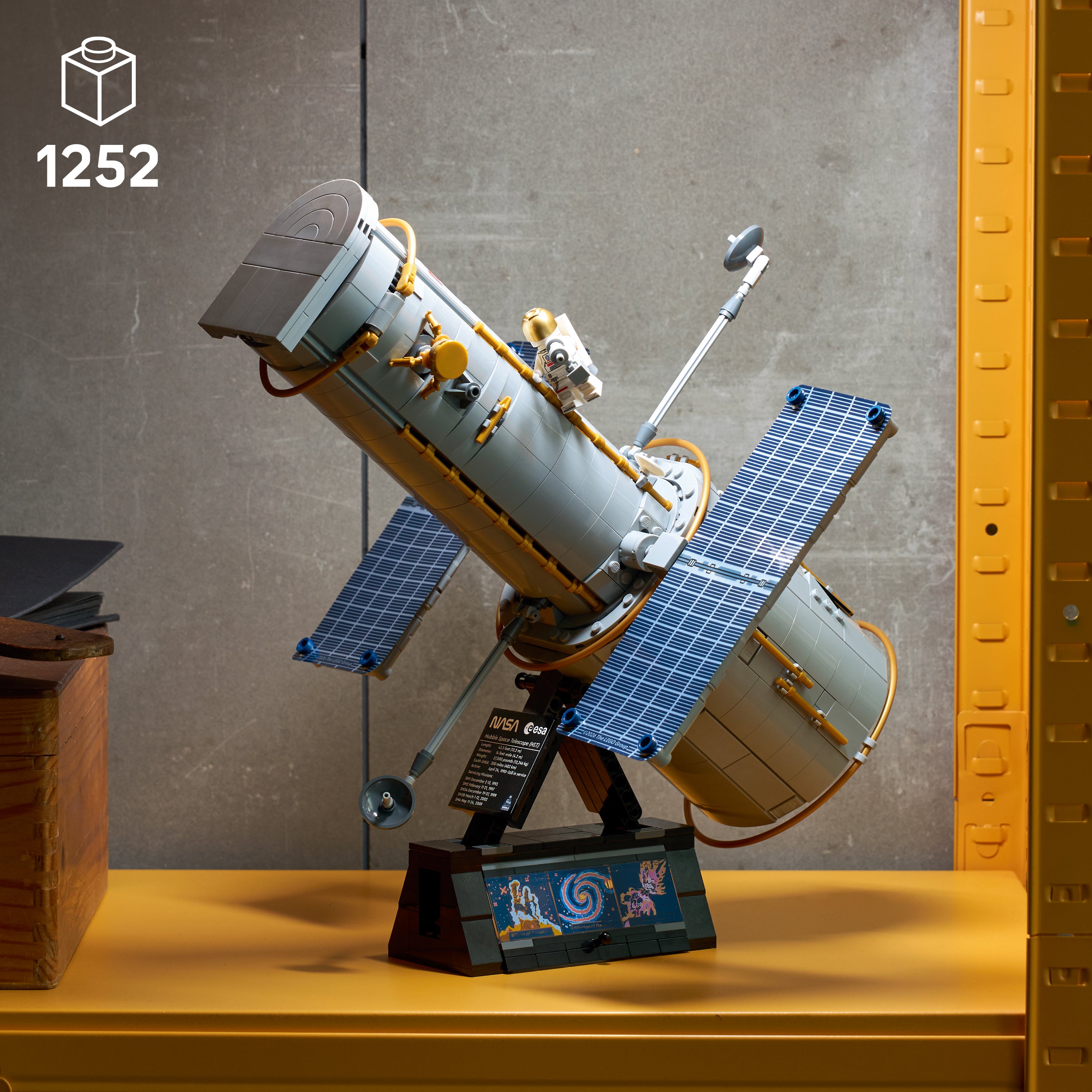 LEGO Icons 11382 Hubble Space Telescope (18+)