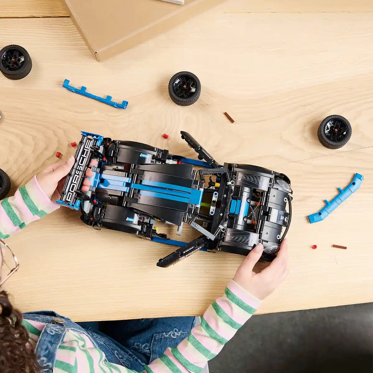 Lego 42176 Porsche GT4 e-Performance Race Car