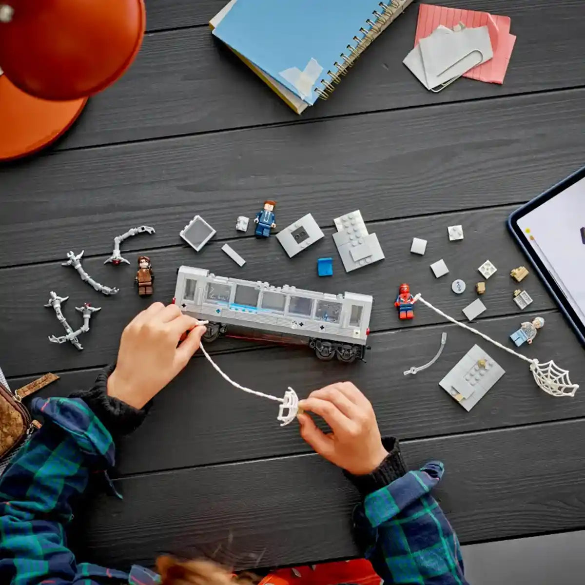 LEGO Super Heroes Marvel 76321 Spider-Man vs. Doc Ock Subway Train