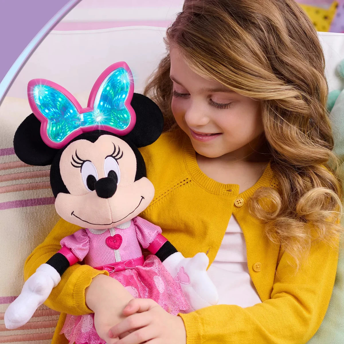 Minnie Mouse Colorfinity Feature Plush