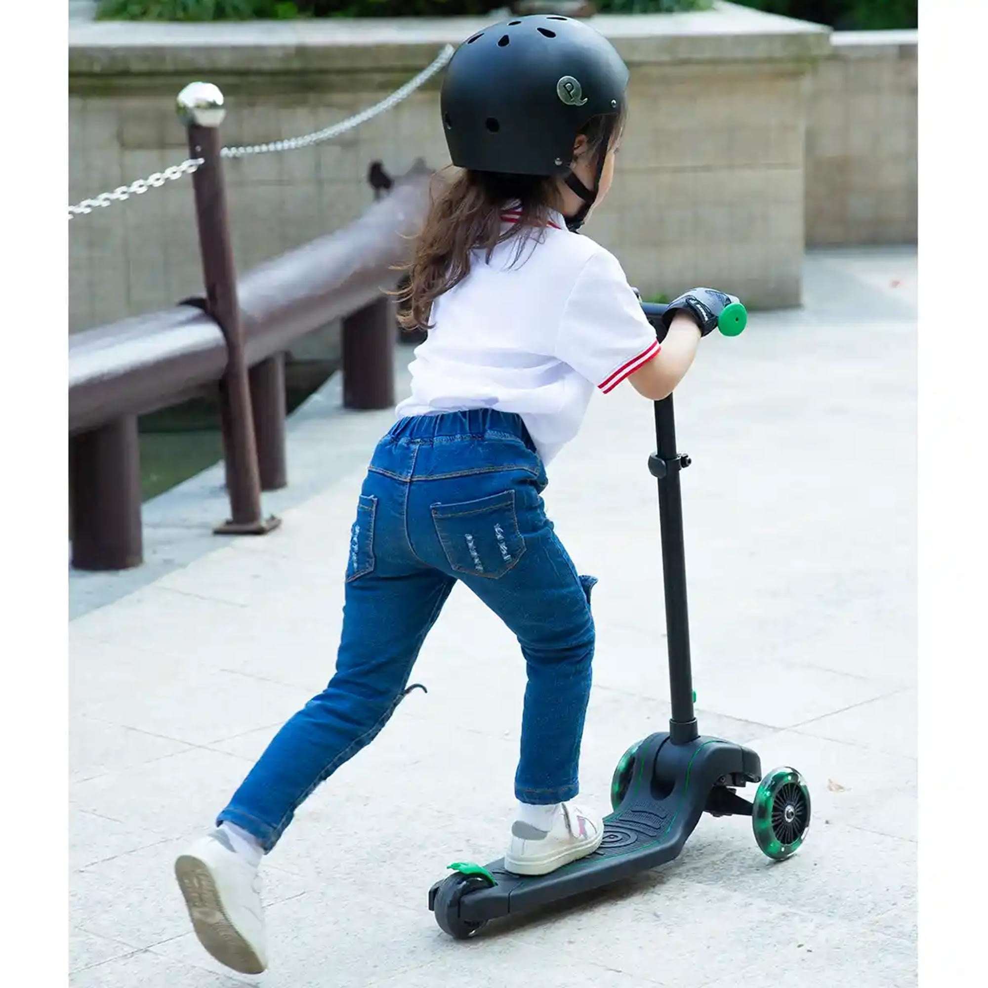 QPLAY FUTURE LED SCOOTER GREEN
