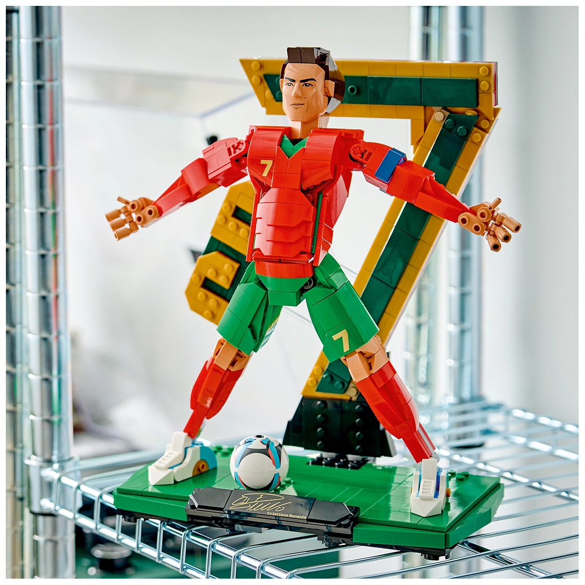 LEGO FIFA  EDITIONS SPORTS Cristiano Ronaldo – Soccer Legend Set V29 - 43016