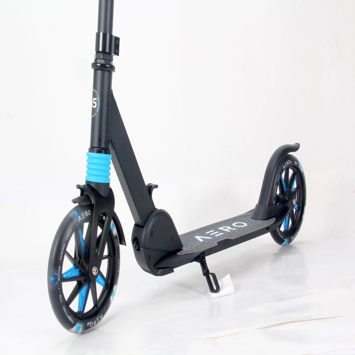 Aero Scooter with big light up wheels A5-Black